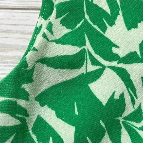 J Crew Factory sleeveless tulip back scalloped edge tropical tank top - Picture 7 of 8